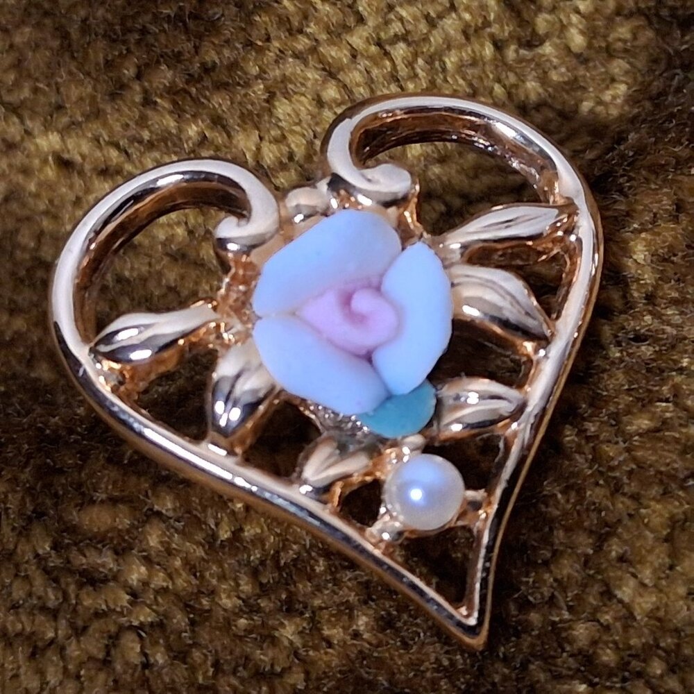 Vintage Earrings Pierced Gold Tone Heart Pink Rose Faux Pearl Love - Picture 10 of 12
